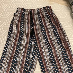 Women’s floral pants / large